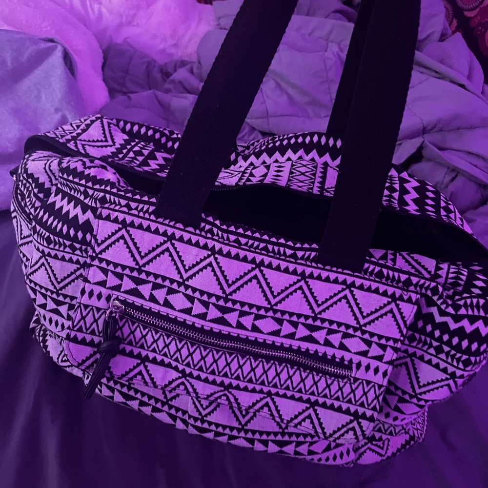 black and white duffel bag 🤍🖤
